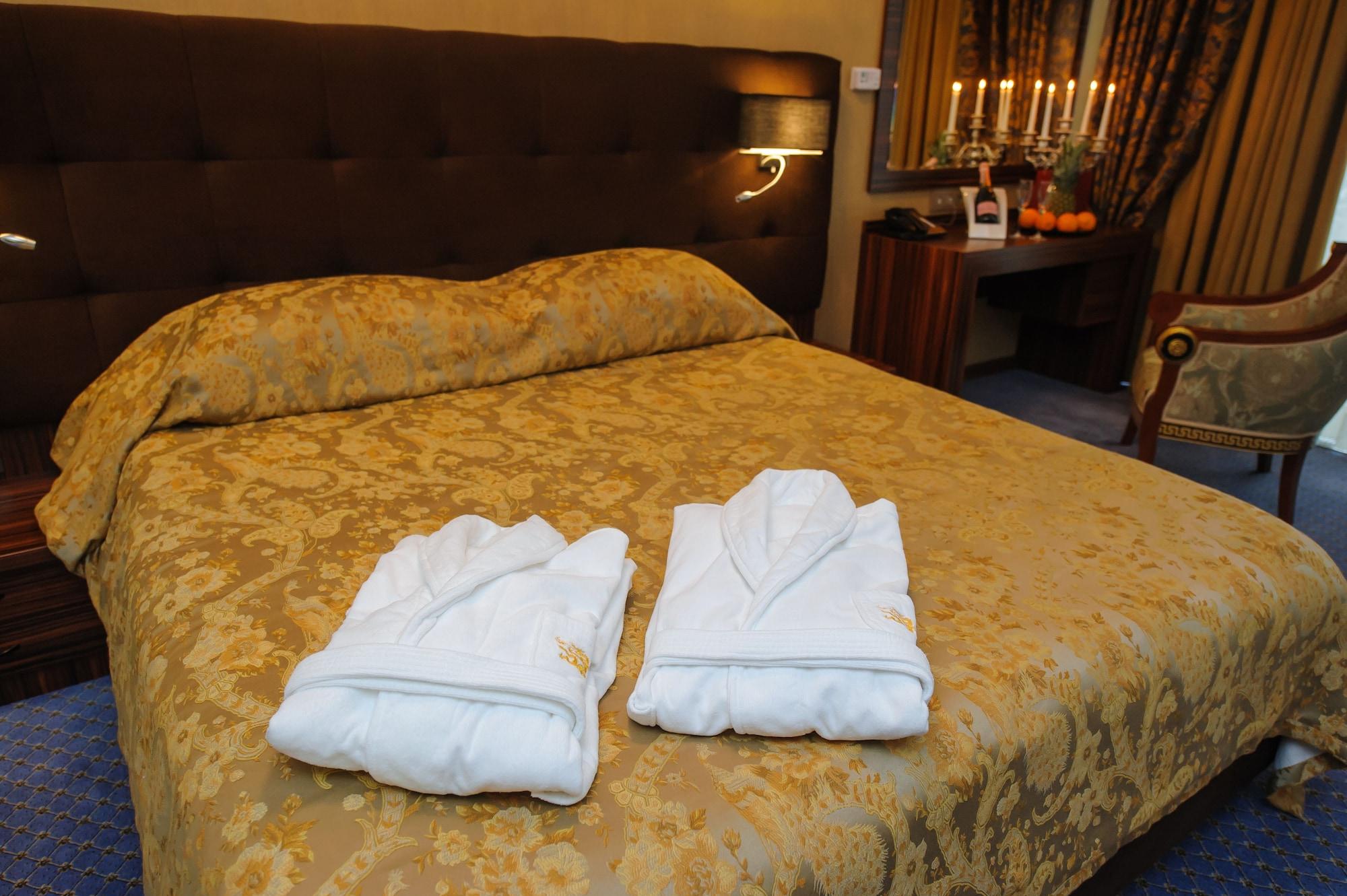 Hotel Royal Park Chişinău Esterno foto