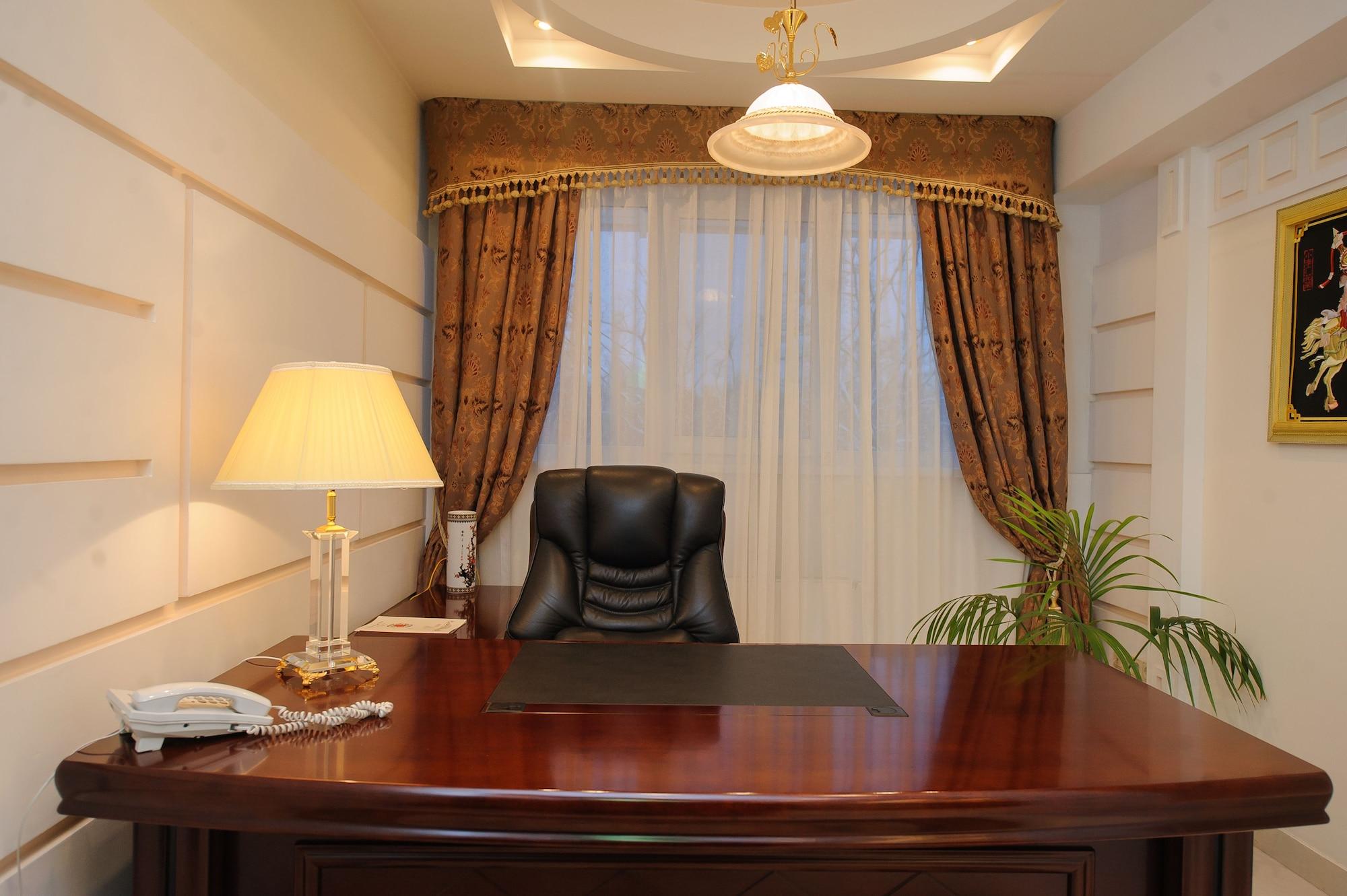Hotel Royal Park Chişinău Esterno foto
