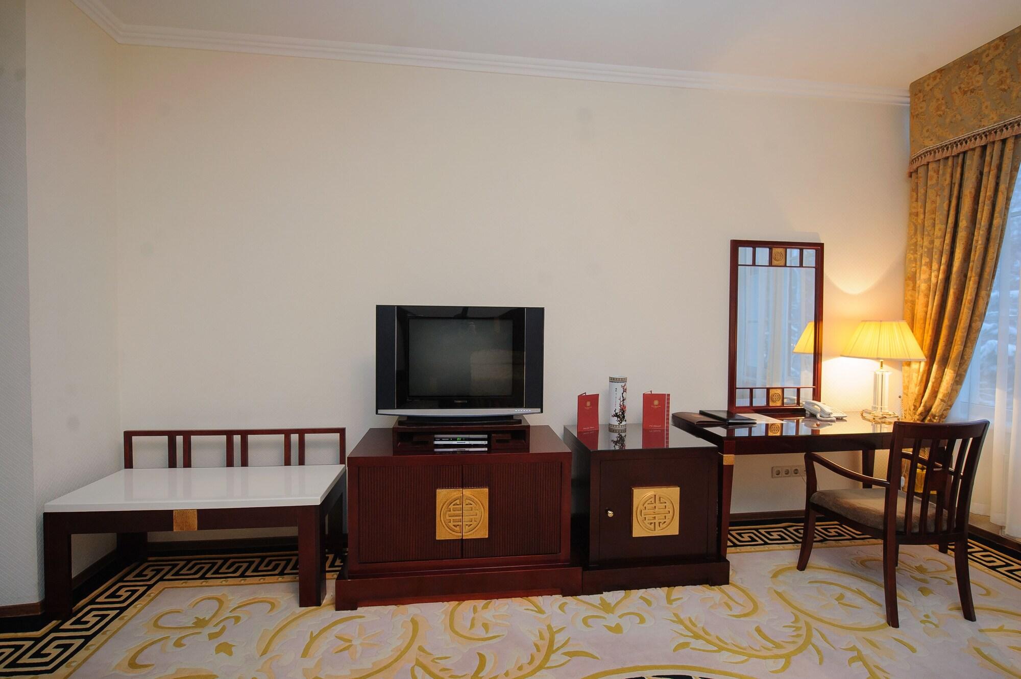 Hotel Royal Park Chişinău Esterno foto