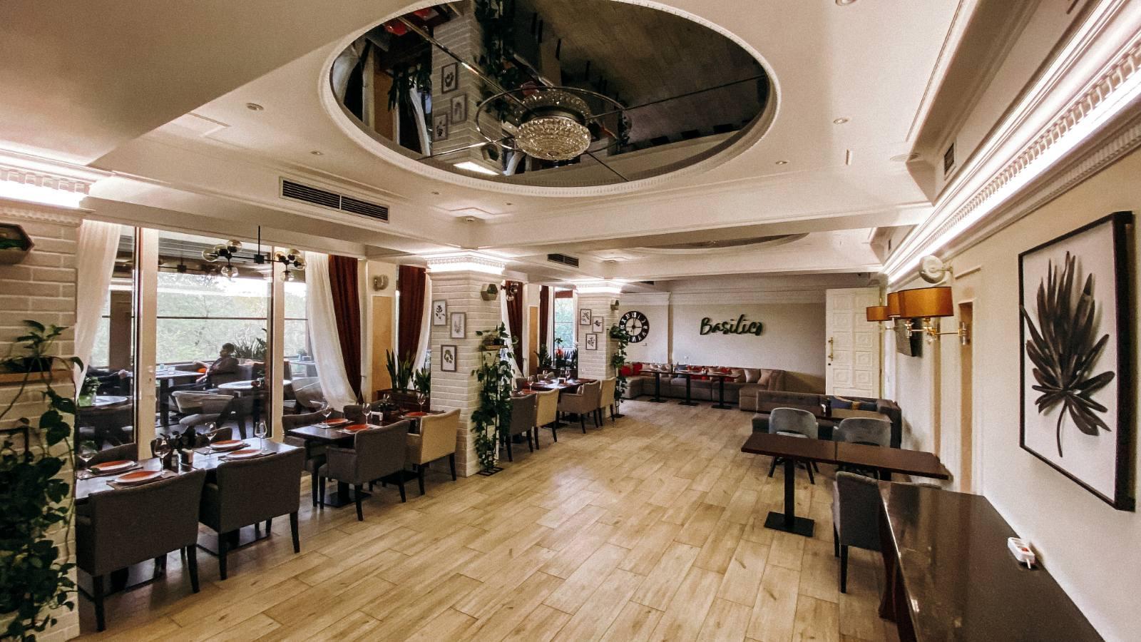 Hotel Royal Park Chişinău Esterno foto