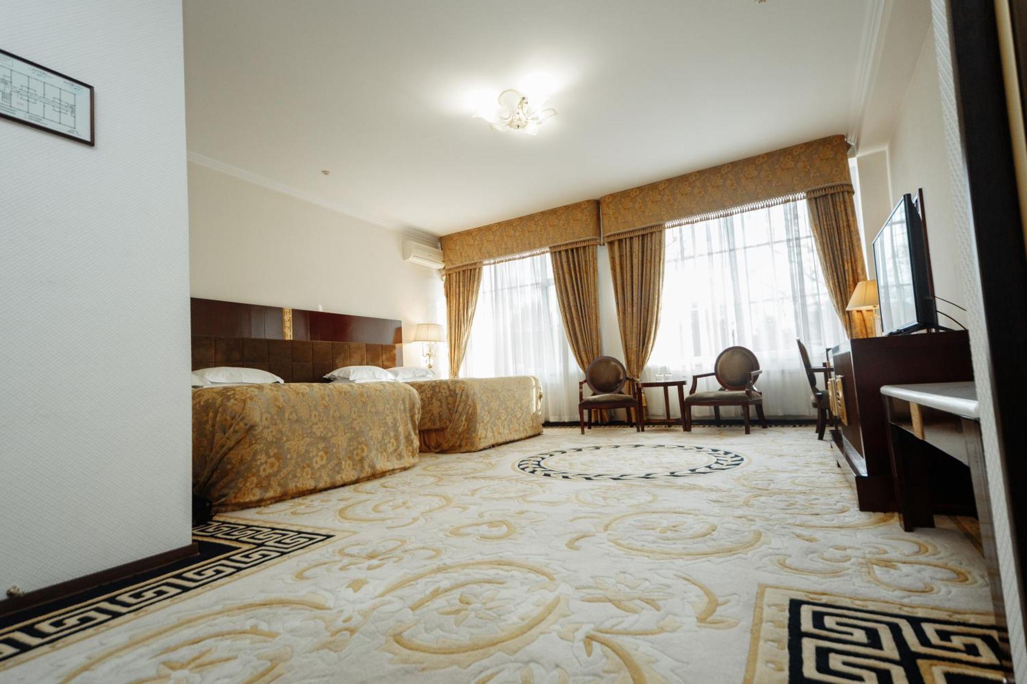 Hotel Royal Park Chişinău Esterno foto