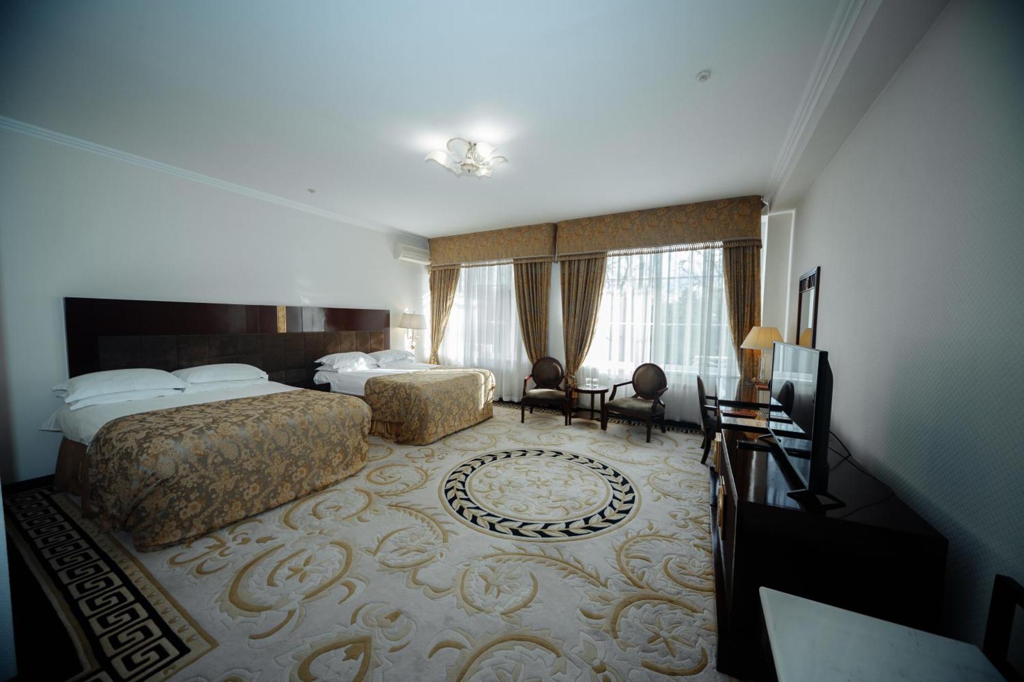 Hotel Royal Park Chişinău Esterno foto
