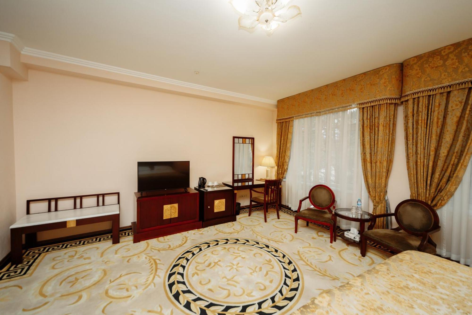 Hotel Royal Park Chişinău Esterno foto