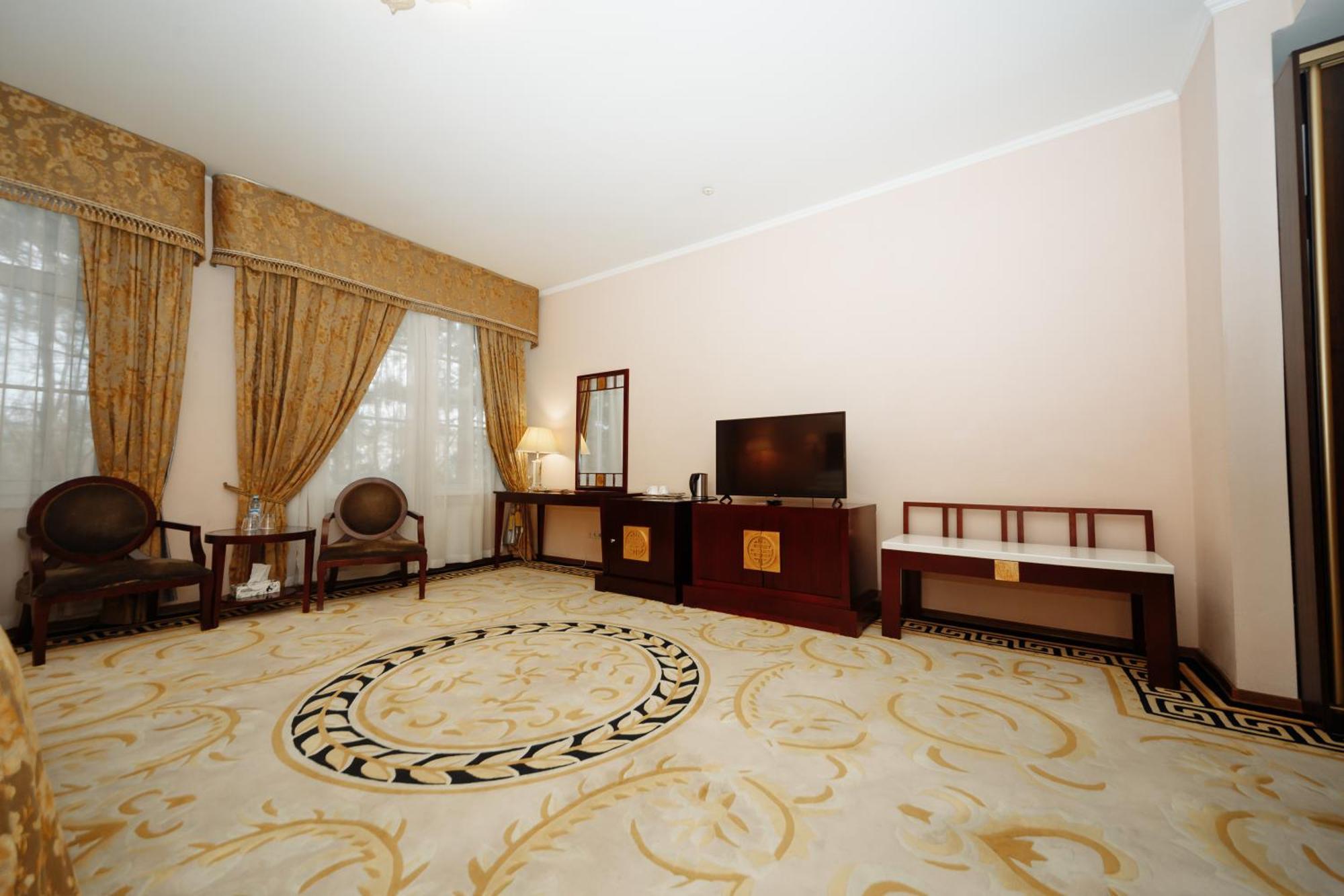 Hotel Royal Park Chişinău Esterno foto