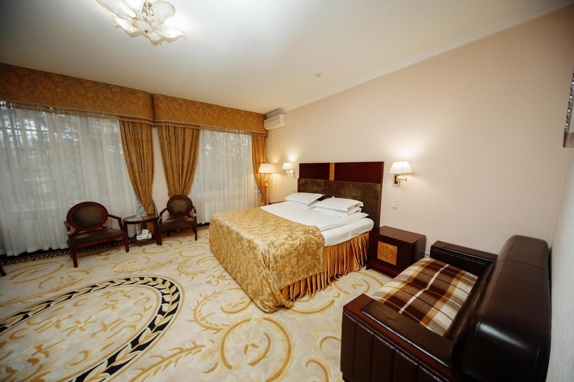 Hotel Royal Park Chişinău Esterno foto