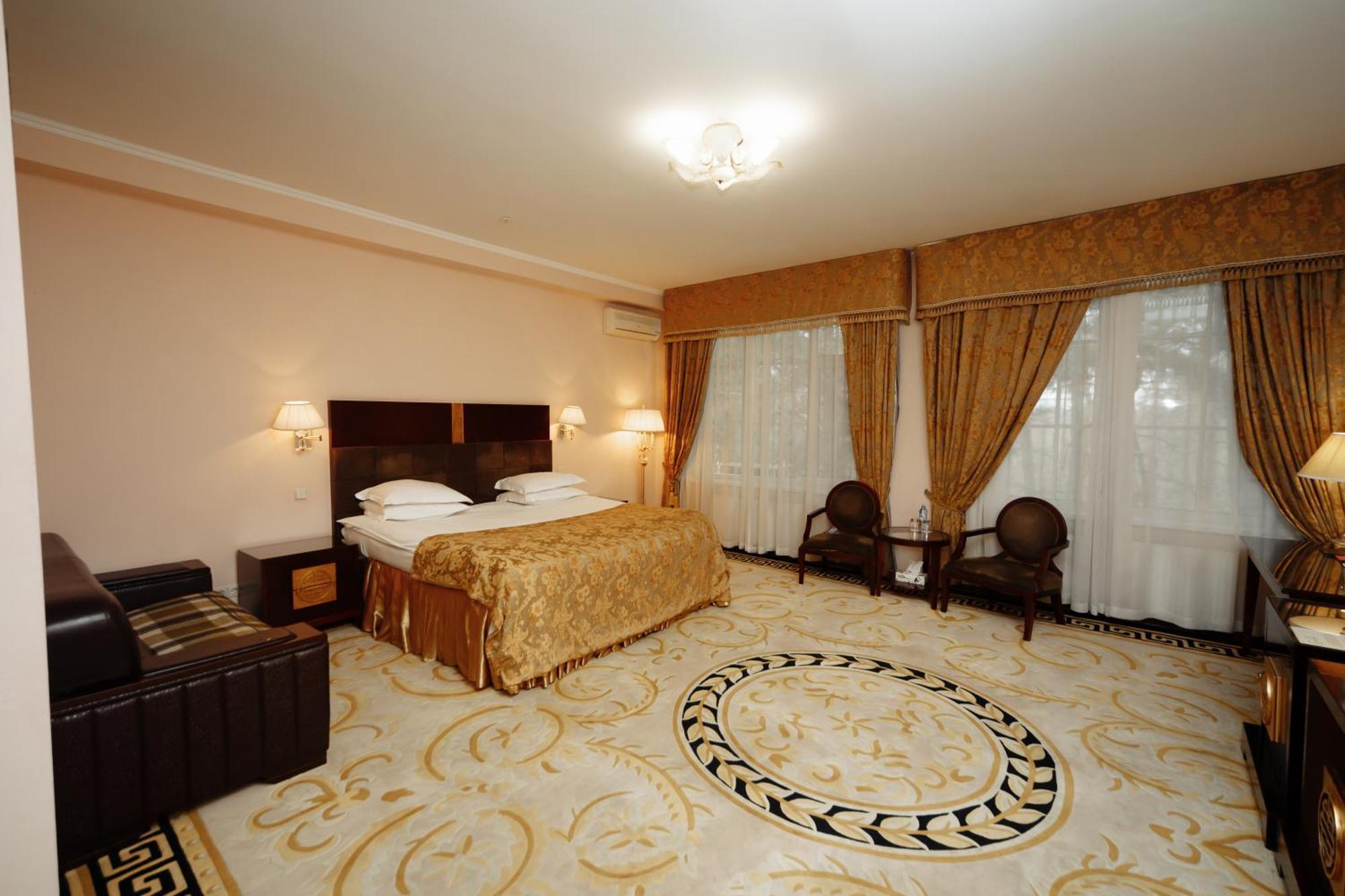 Hotel Royal Park Chişinău Esterno foto