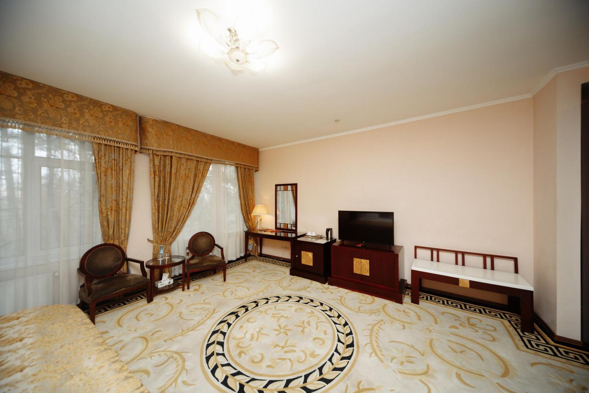 Hotel Royal Park Chişinău Esterno foto