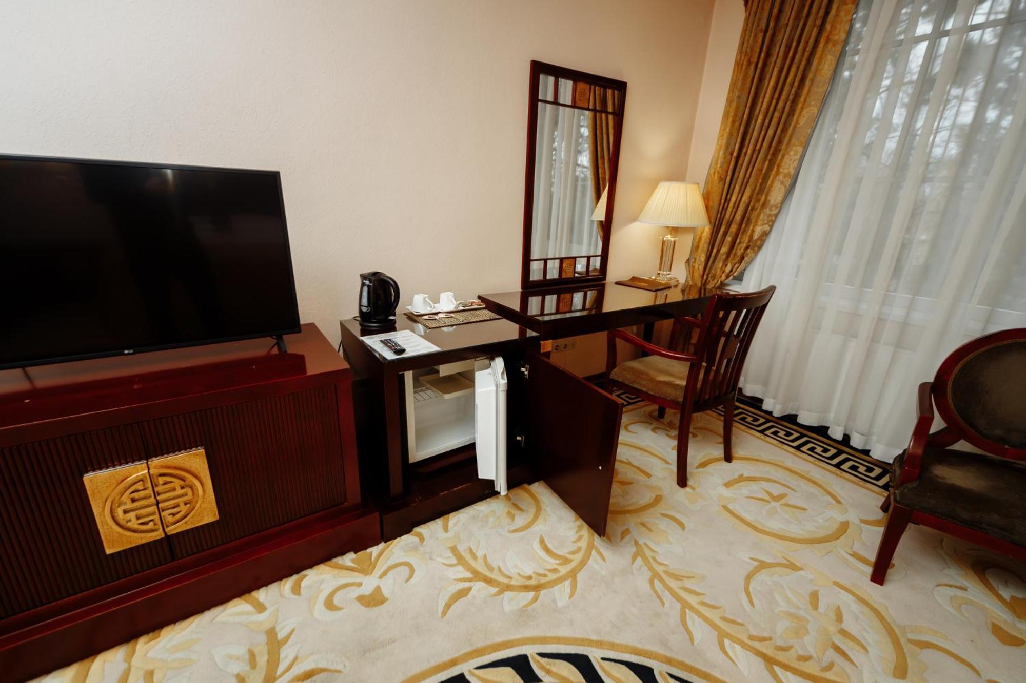 Hotel Royal Park Chişinău Esterno foto
