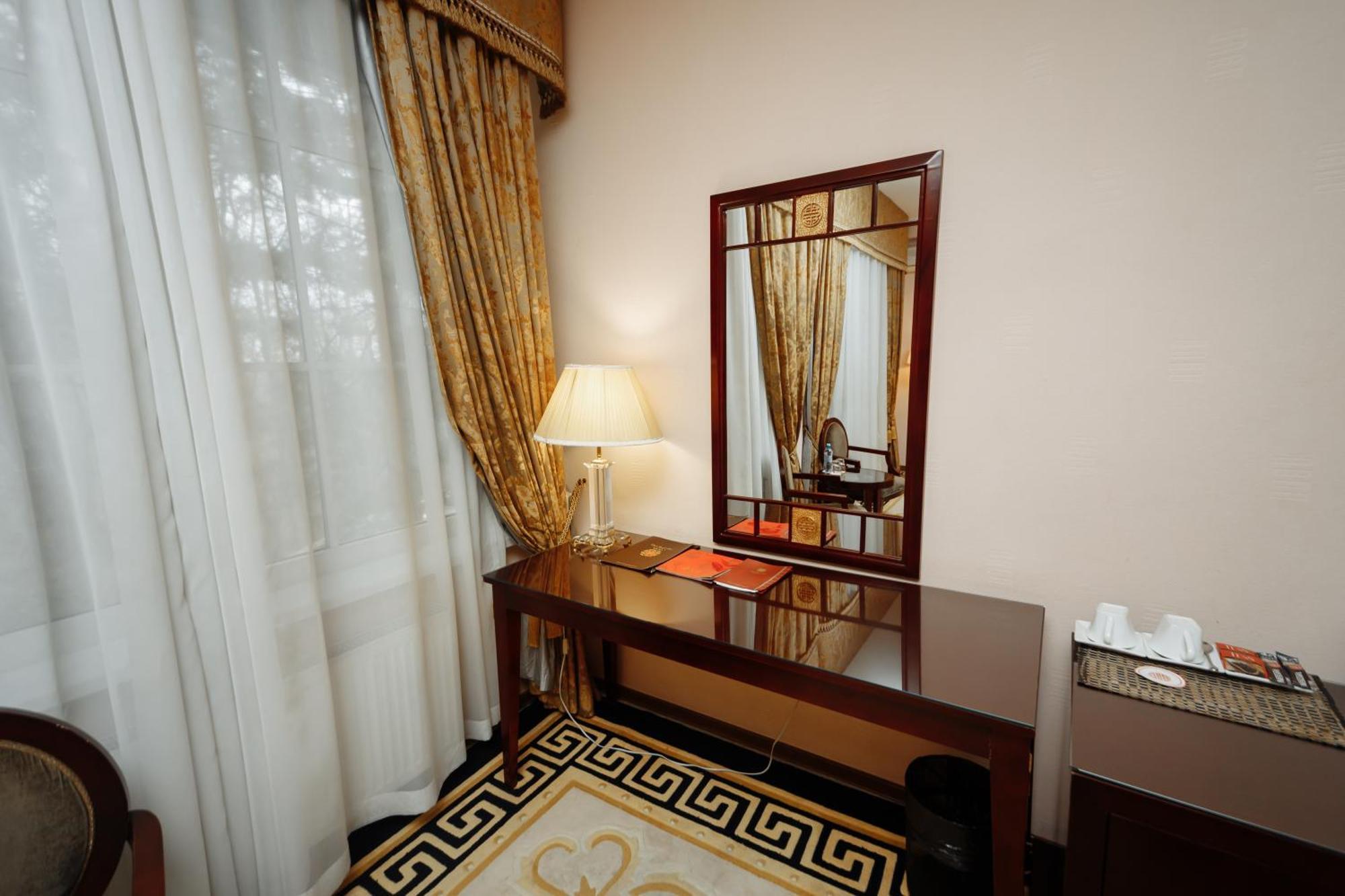 Hotel Royal Park Chişinău Esterno foto