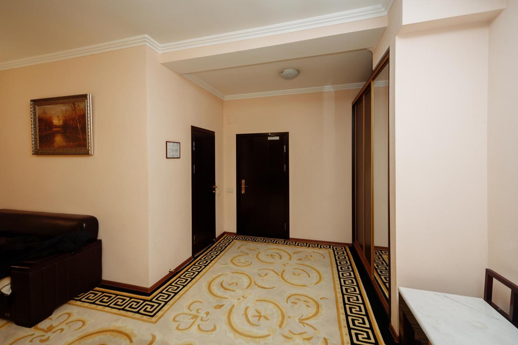 Hotel Royal Park Chişinău Esterno foto