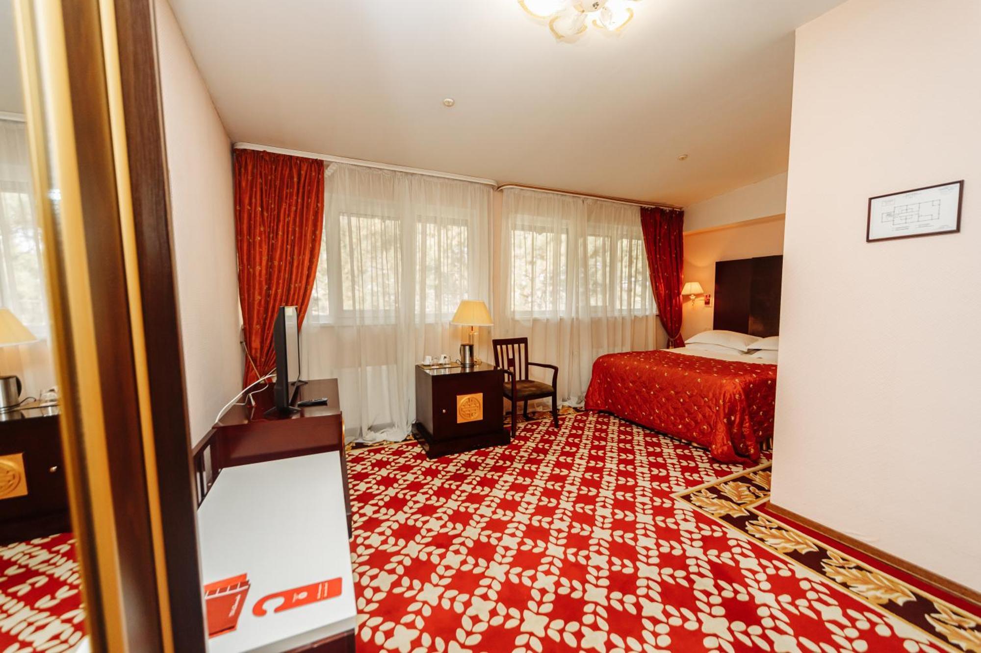 Hotel Royal Park Chişinău Esterno foto