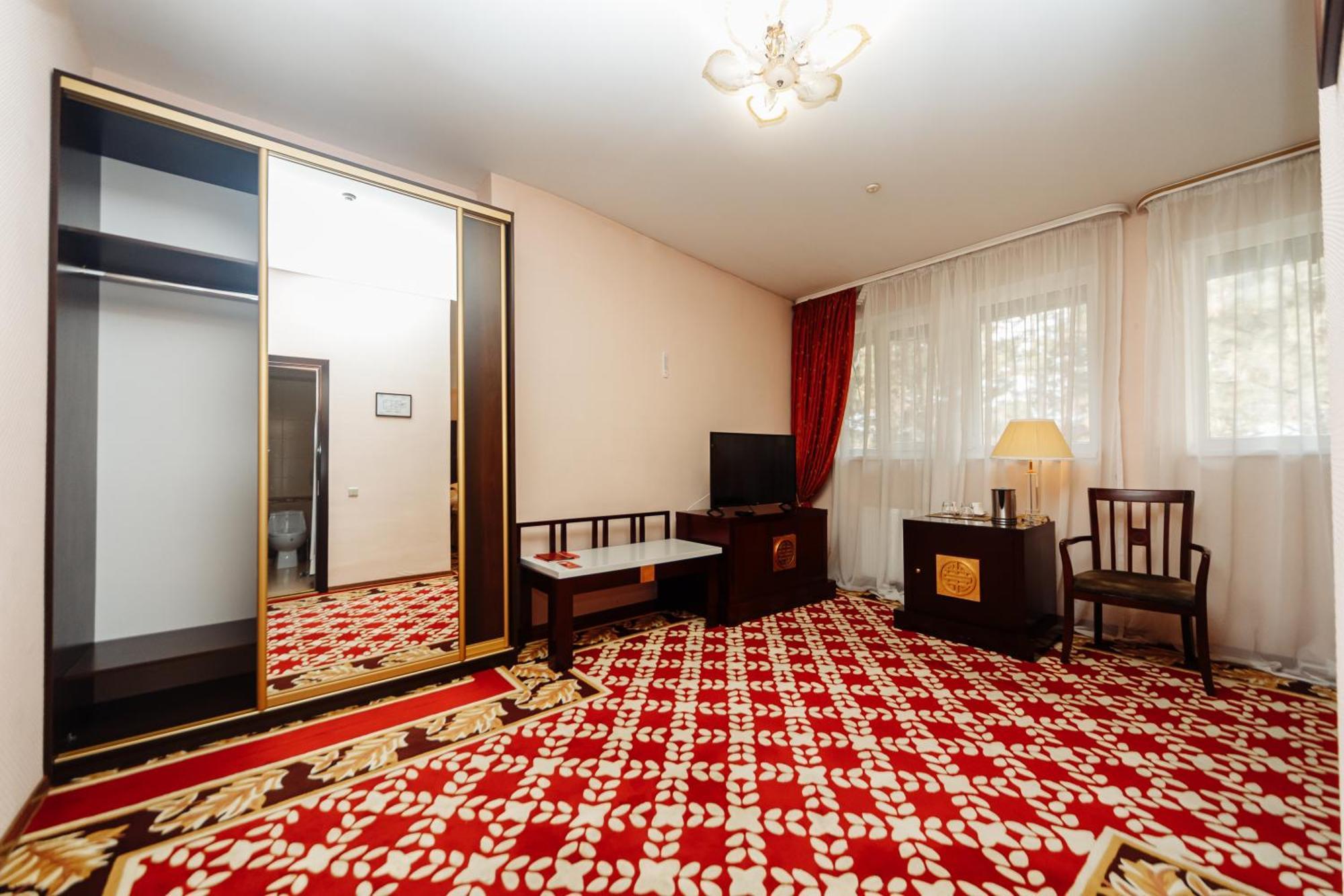 Hotel Royal Park Chişinău Esterno foto