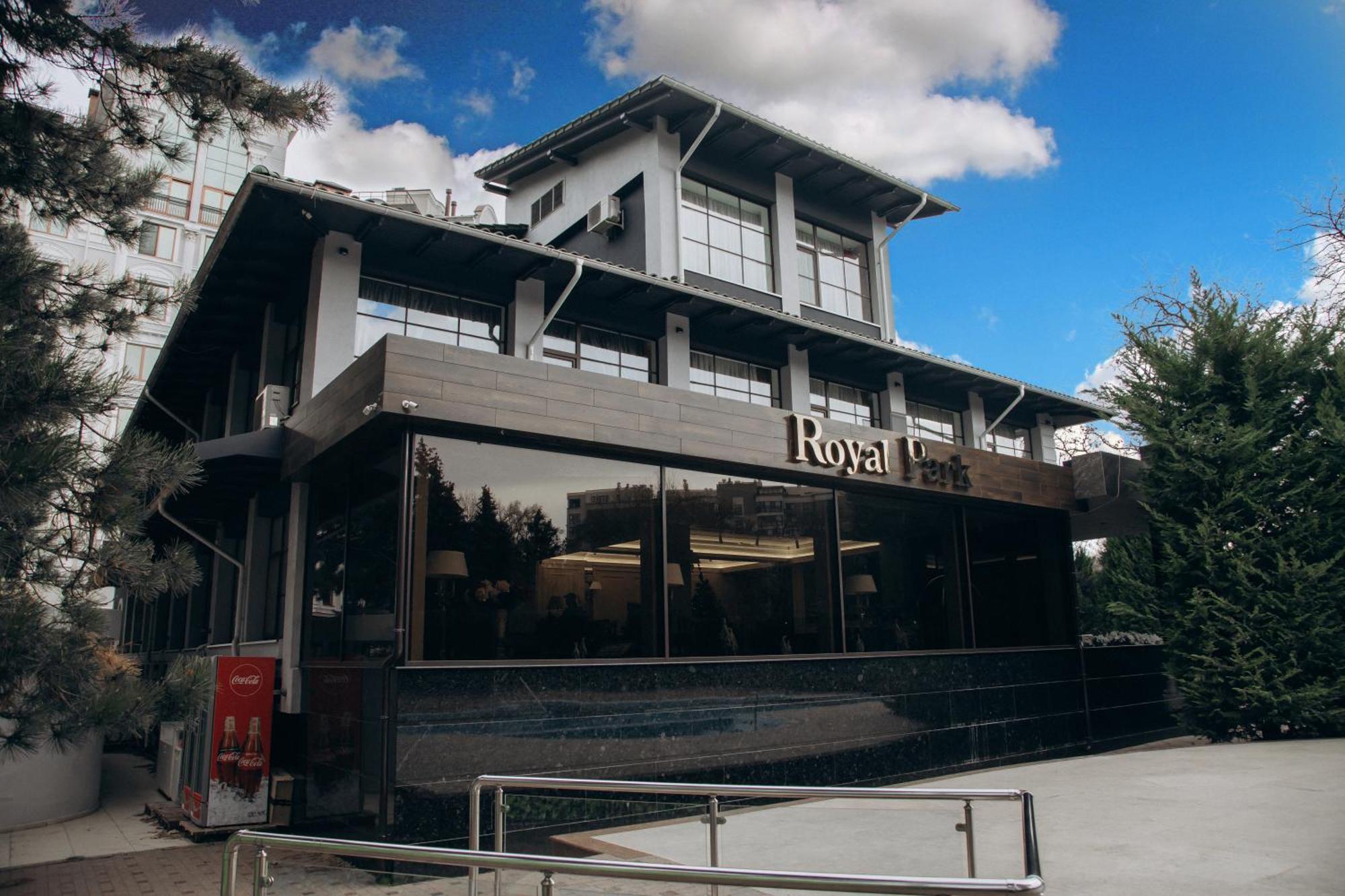 Hotel Royal Park Chişinău Esterno foto