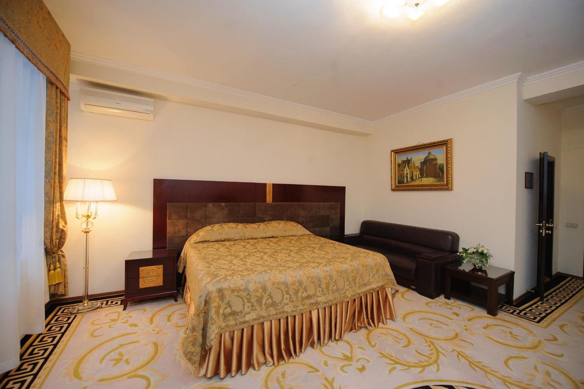 Hotel Royal Park Chişinău Esterno foto