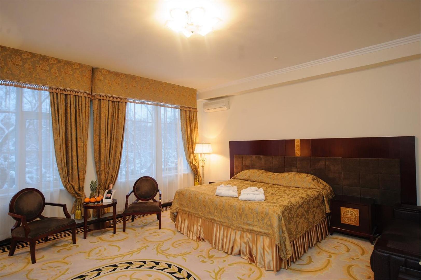 Hotel Royal Park Chişinău Esterno foto
