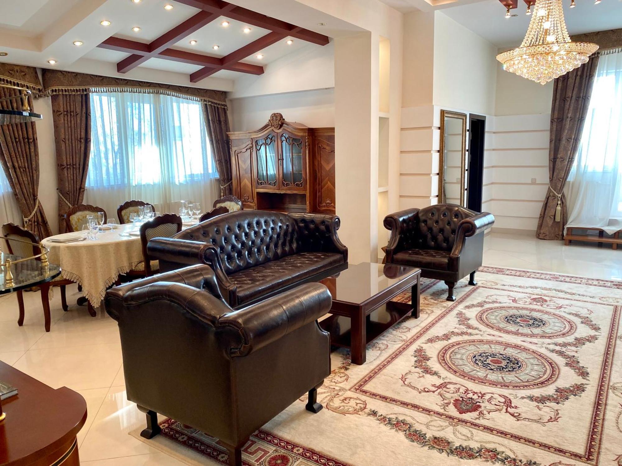 Hotel Royal Park Chişinău Esterno foto