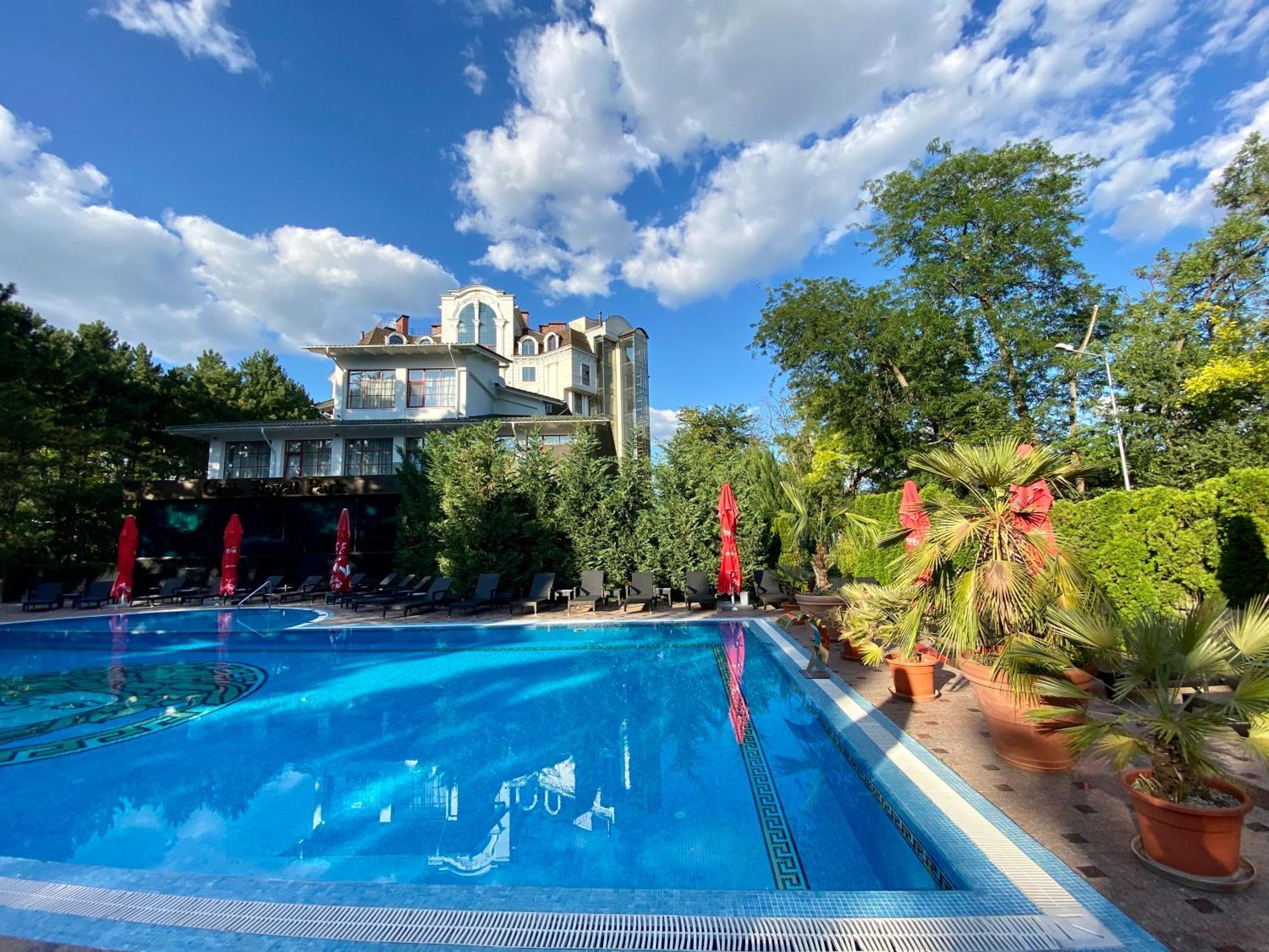 Hotel Royal Park Chişinău Esterno foto
